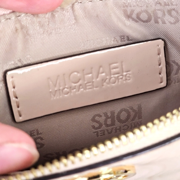 🆑️ MICHAEL Michael Kors Pale Pink Wristlet Golden Metal Hardware Patent Leather - Picture 8 of 17
